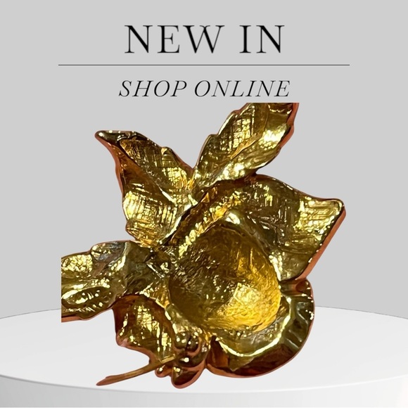 Elegant Gold Brooch Set with Pearls - Picture 3 of 14